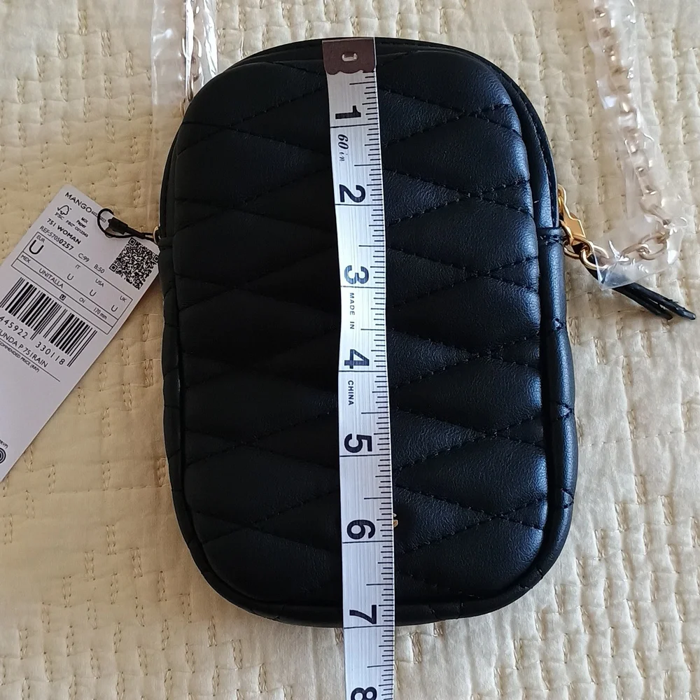 🆕 Mango Black Quilted Crossbody Phone Purse with Gold Hardware